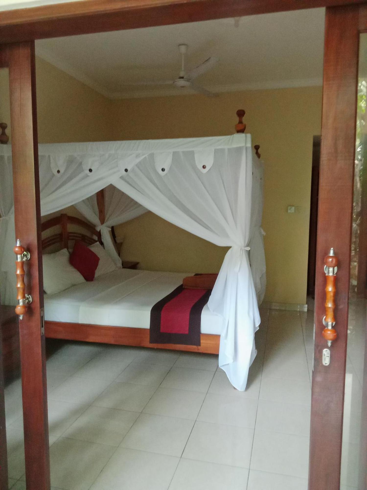 Pondok Aldi Hostel Amed Exterior foto