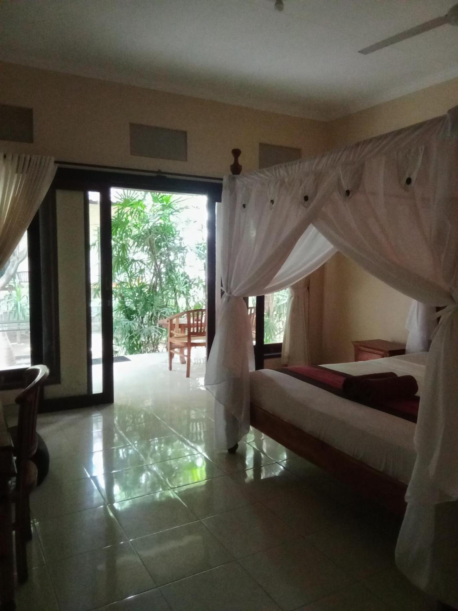 Pondok Aldi Hostel Amed Exterior foto