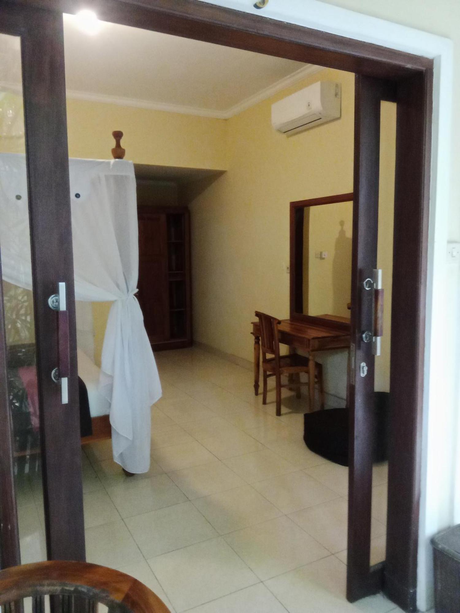 Pondok Aldi Hostel Amed Exterior foto