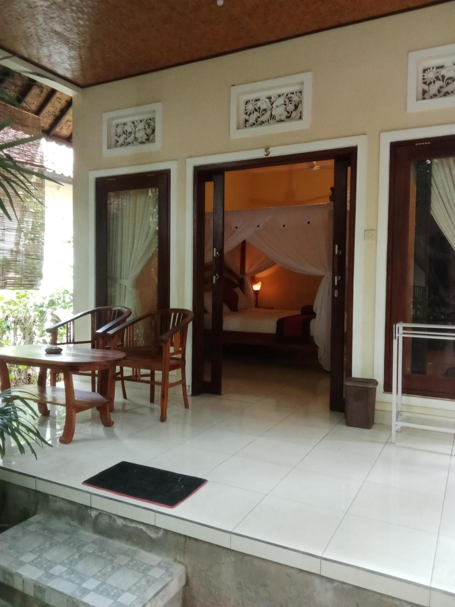 Pondok Aldi Hostel Amed Exterior foto